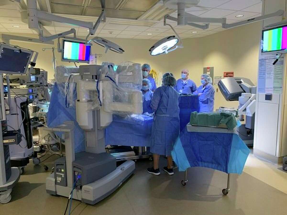 The first robotic-assisted surgery was performed on Oct. 24 at Spectrum Health Ludington Hospital. Pictured (from left to right) are Ann Mauer, certified surgery tech; Roy Winslow, MD, surgical proctor; Michael Mossberger, da Vinci associate; Jacqueline Mucinski, RN; and Jan Gauthier, certified surgical tech and certified surgical first assist. Not seen is KellyAnn Vandendool, MD, general surgeon, Ludington Hospital, performing the surgery.