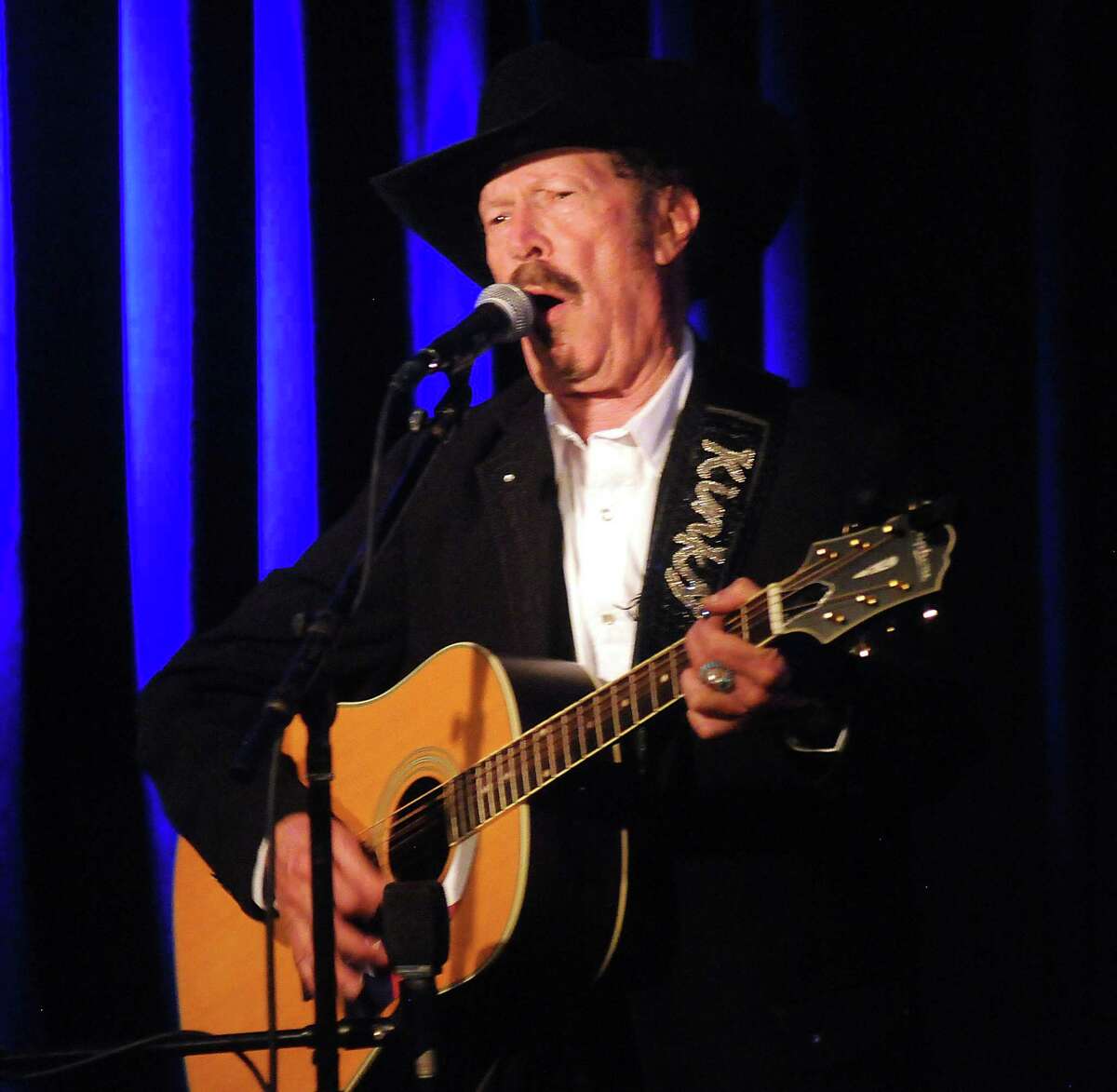 Kinky Friedman puts politics aside and gets back to music with ...