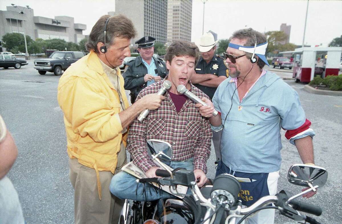 KLOL-FM disc jockeys Mark Stevens, left, and Jim Pruett, right, cajole a passer-by, Tom Jones, to sing for some Astros tickets during their Top Jock campaign this week in the Galleria area, Oct. 9, 1986. The disc-jockey team also sold copies of the Chronicle on the corner and urged readers to vote for them in the contest, which runs through Oct. 27.