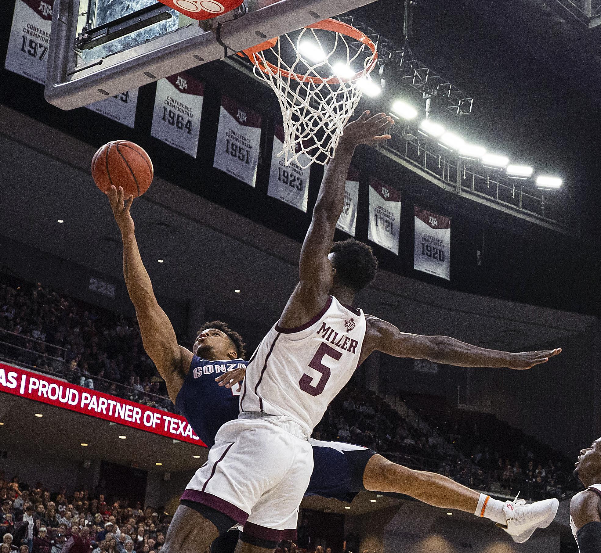 Ex Aggie Admon Gilder Returns To Lead No 8 Gonzaga S Rout Of
