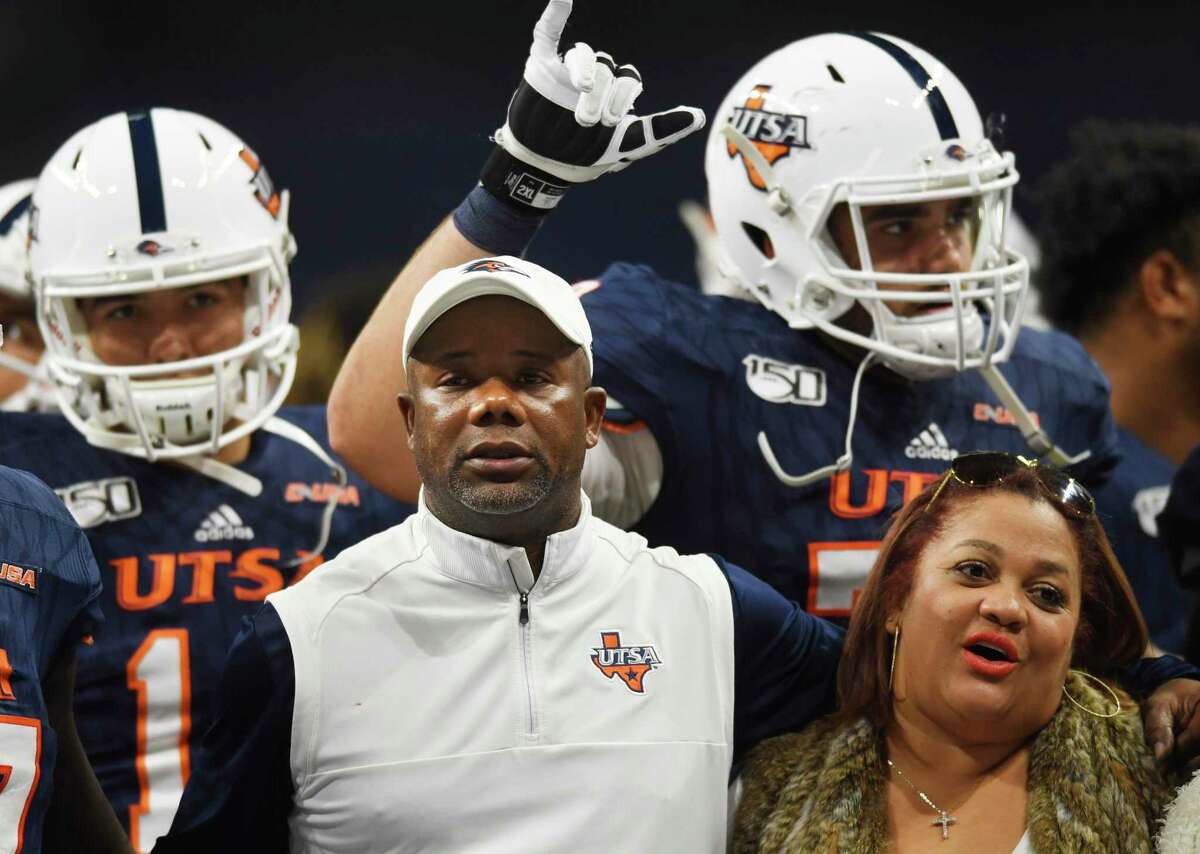 Frank Wilson and wife, Tiffany, sing the UTSA alma mater after the team's 36-17 loss to Southern Miss.