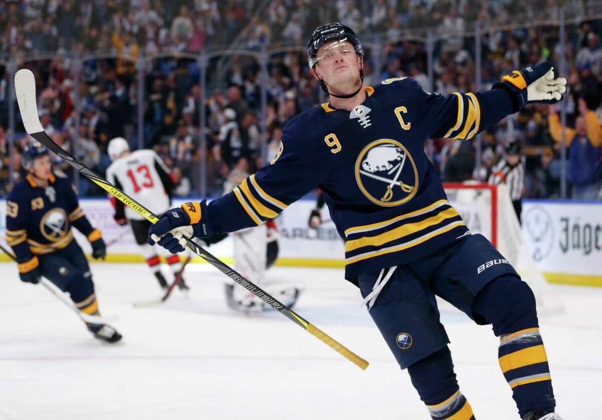 Sabres score five goals in third to rally over Penguins