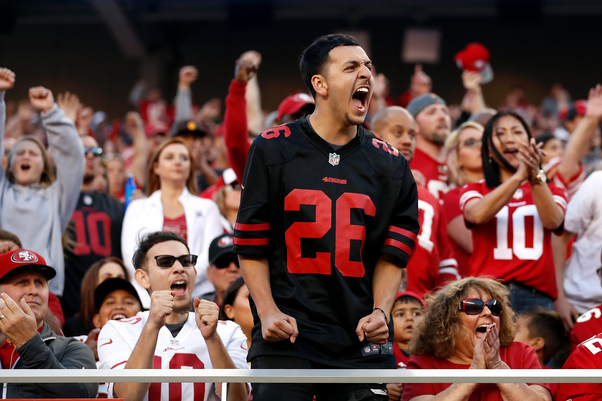 Tilbagebetale bidragyder Beundringsværdig Myth: 49ers fans can lift their team to victory Saturday