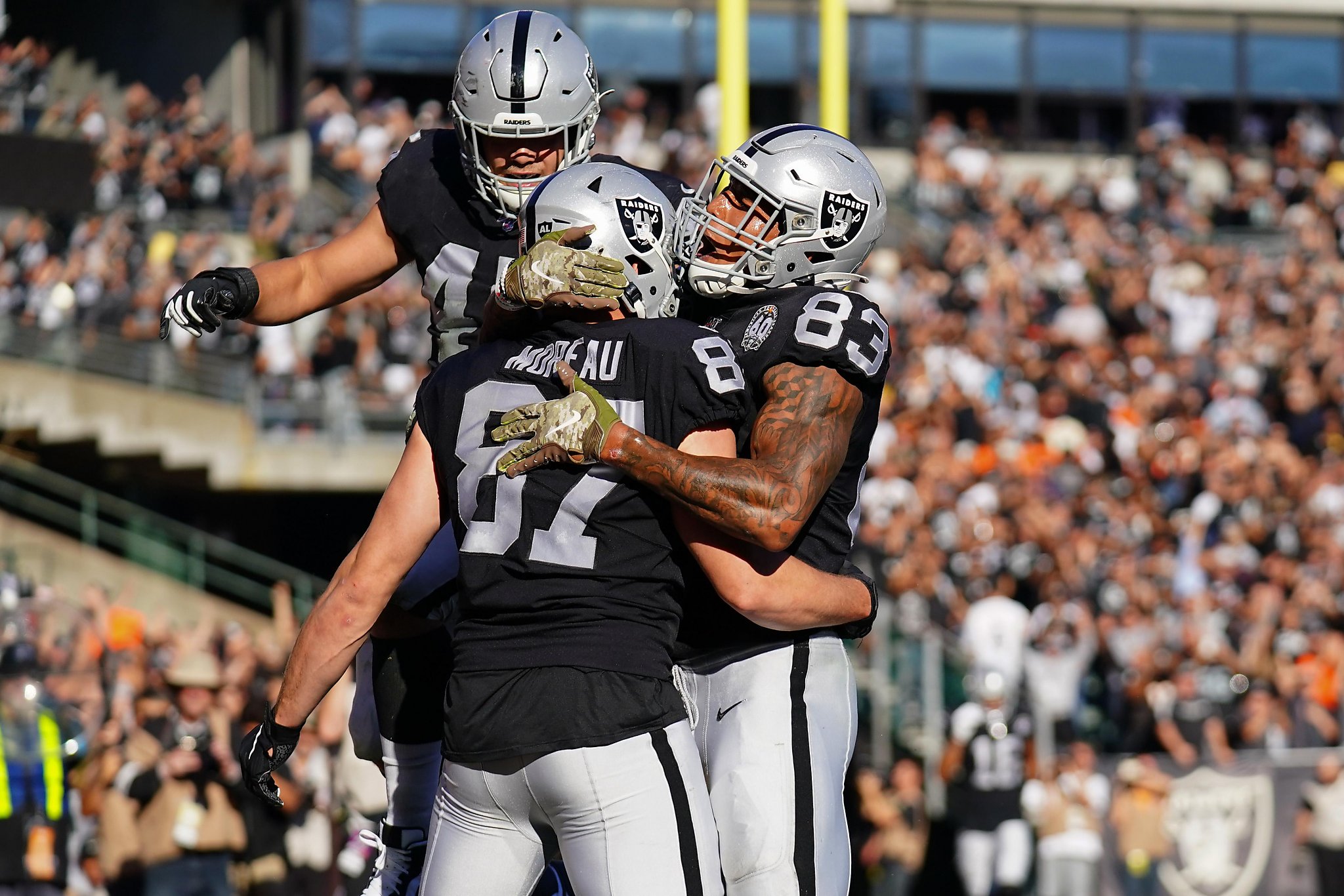 CLEVELAND, OH - DECEMBER 20: Las Vegas Raiders tight end Foster Moreau (87)  and Las Vegas Raiders