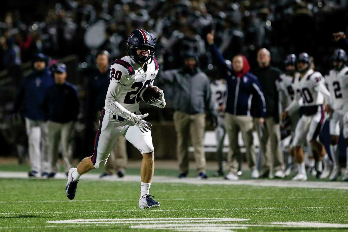 Tompkins defeats Travis, returns to area playoffs