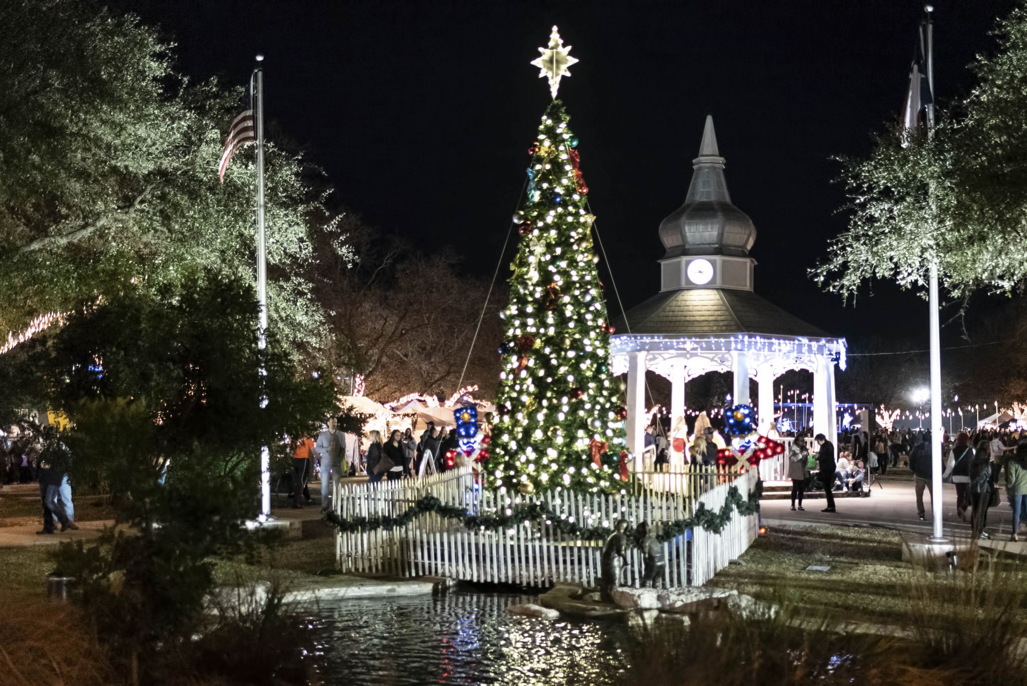 Enjoy a vintage Victorian holiday at Boerne’s Dickens on Main