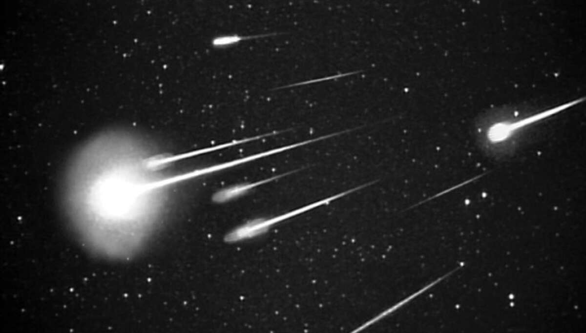 A burst of 1999 Leonid meteors as seen at 38,000 feet from Leonid Multi Instrument Aircraft Campaign (Leonid MAC) with 50 mm camera.