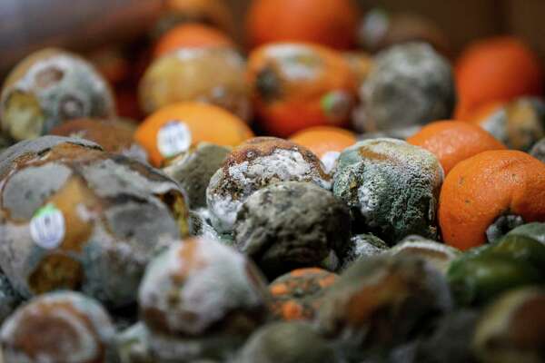 Houston Food Bank Tosses 1 8m Pounds Of Food After Ammonia Leak In