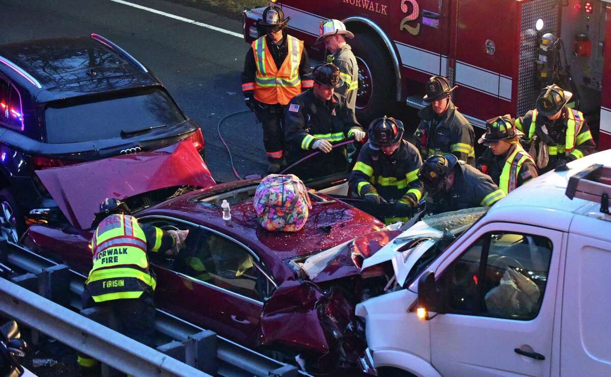 1 seriously injured in 5car crash on Merritt Parkway in Norwalk