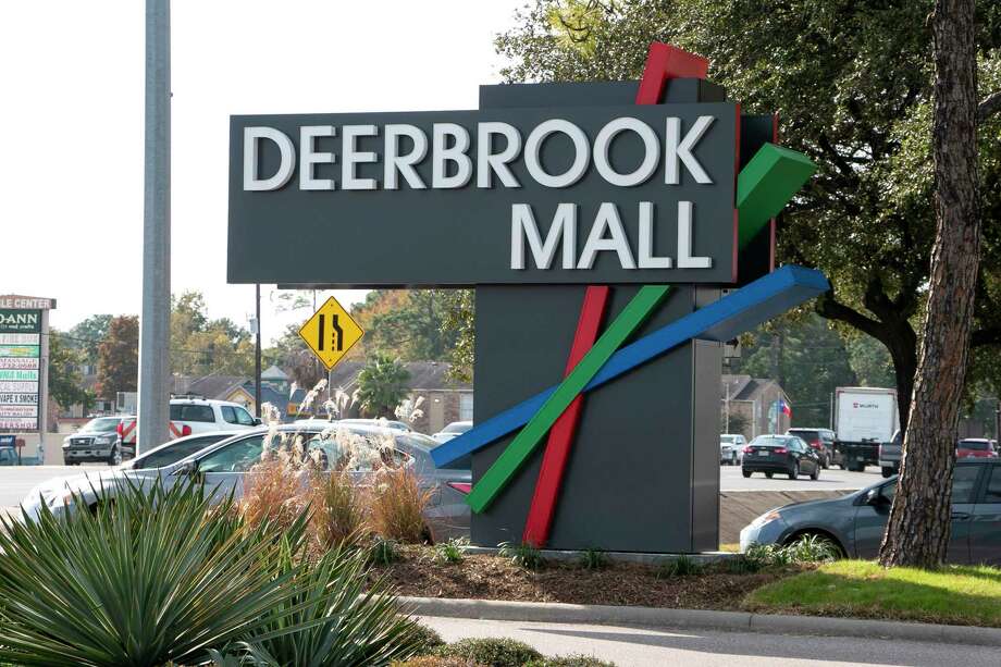 Deerbrook Mall is prepared to ensure guest safety through one of the busiest times of the year for retail stores this holiday season. Photo: Savannah Mehrtens/Staff Photo / Savannah Mehrtens/Staff Photo