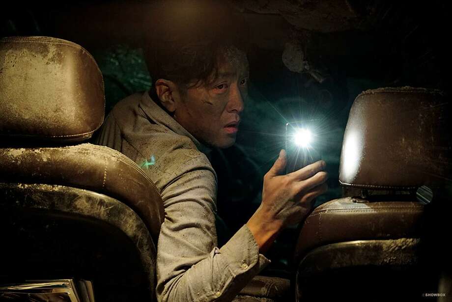 Ha Jung-woo in the movie "The Tunnel" Photo: WellGo USA