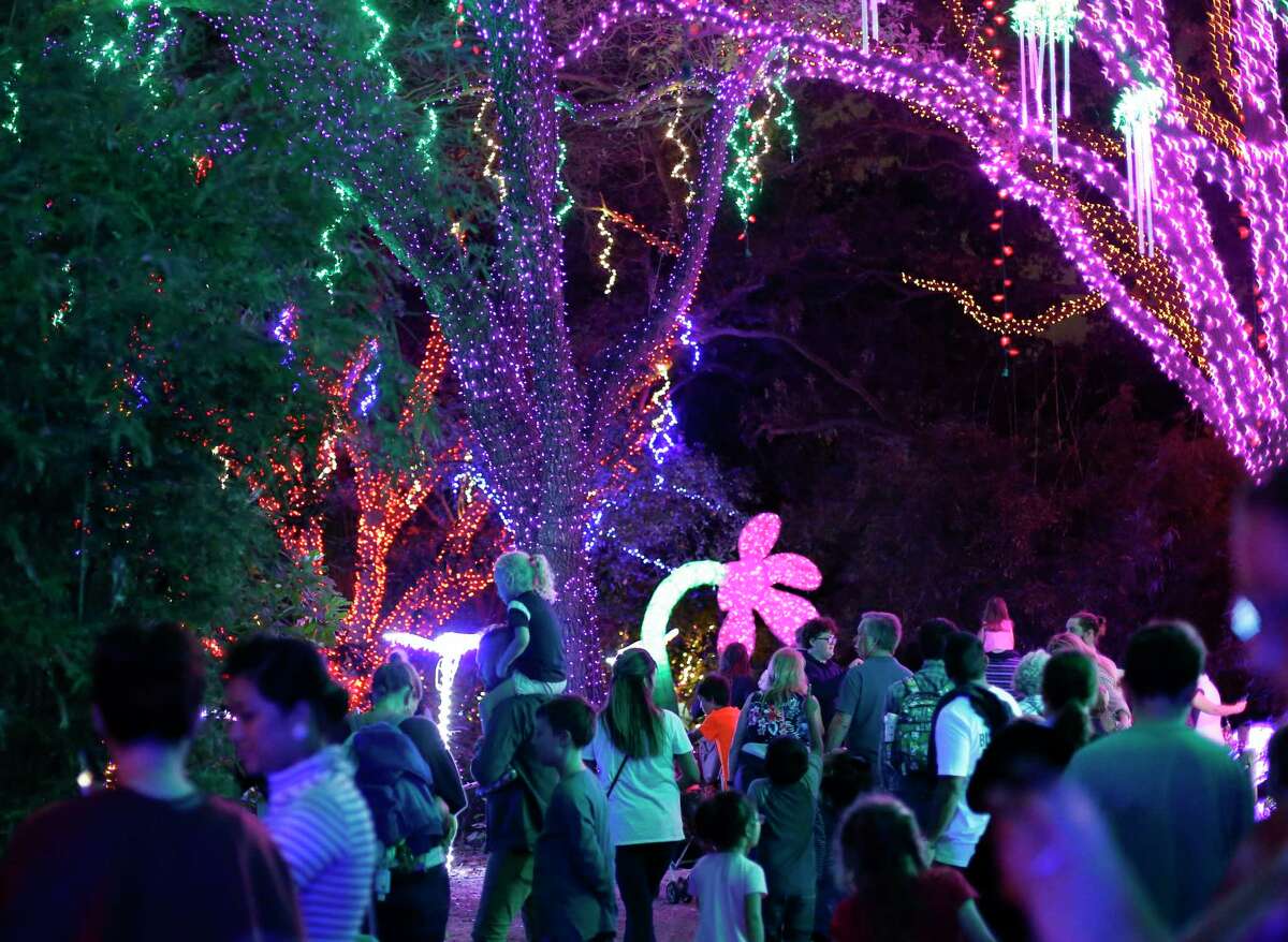 Houston Zoo shines bright this holiday season with Zoo Lights
