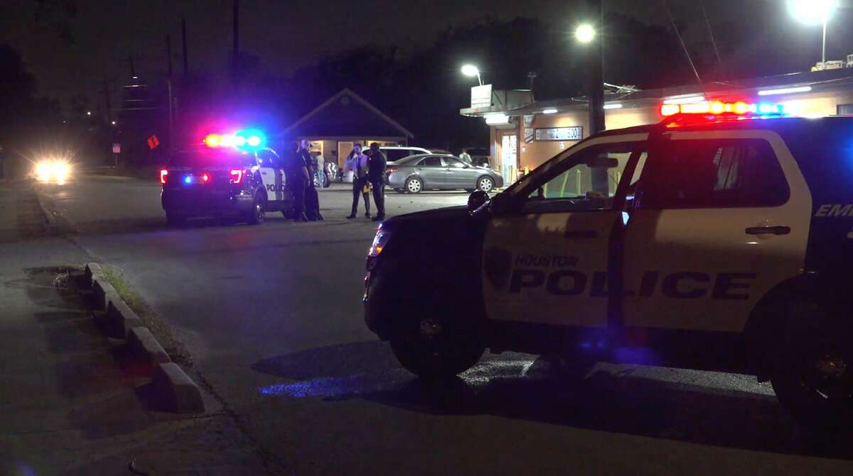 Man shot, killed outside Sunnyside food mart