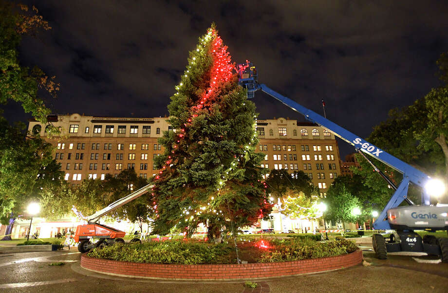 Workers Test San Antonio S Christmas Tree For Official Lighting Christmas Tree For Official Lighting