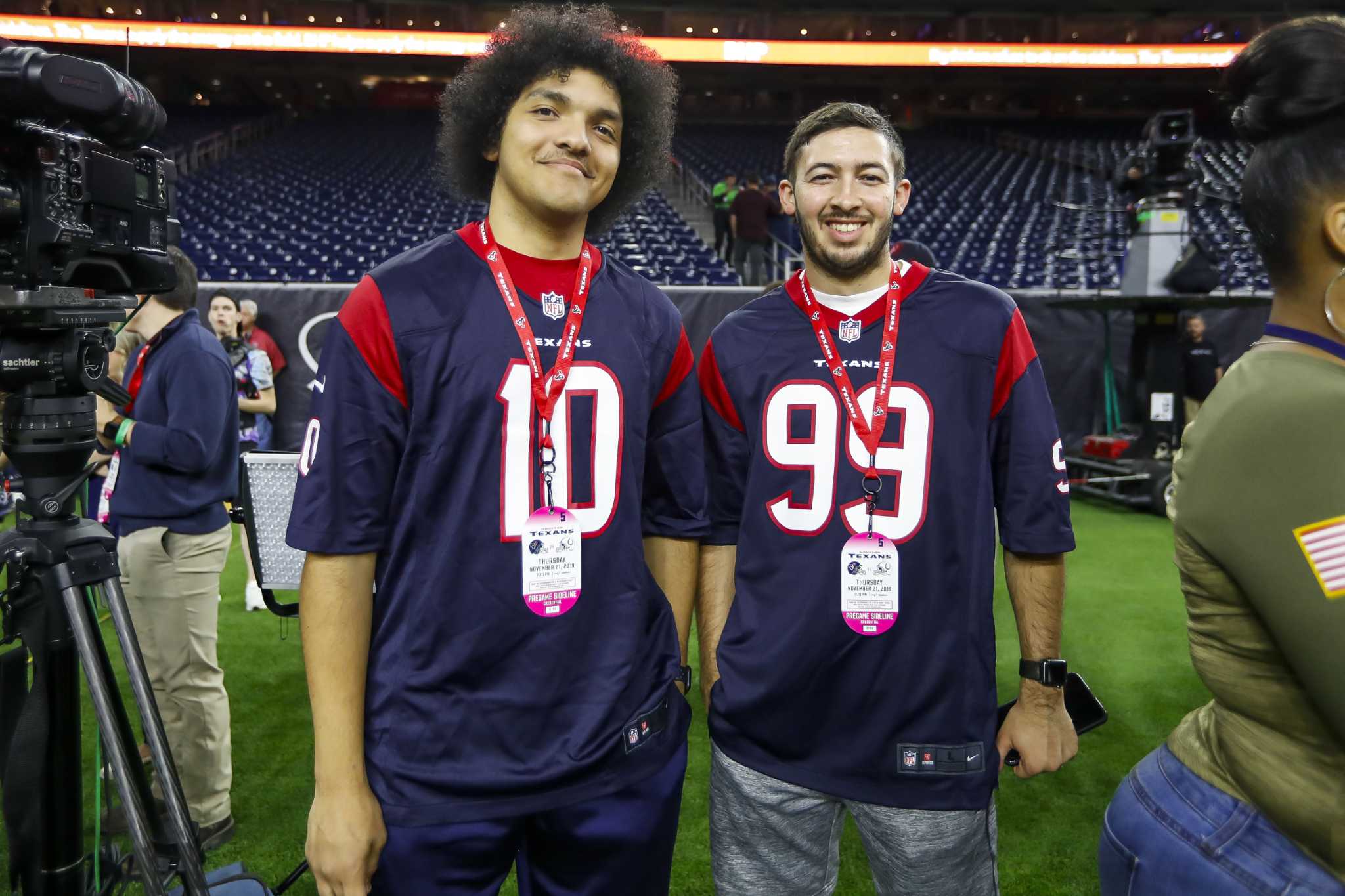 Justin Verlander, Kate Upton visit J.J. Watt, Texans at NRG; share moment  with Deshaun Watson