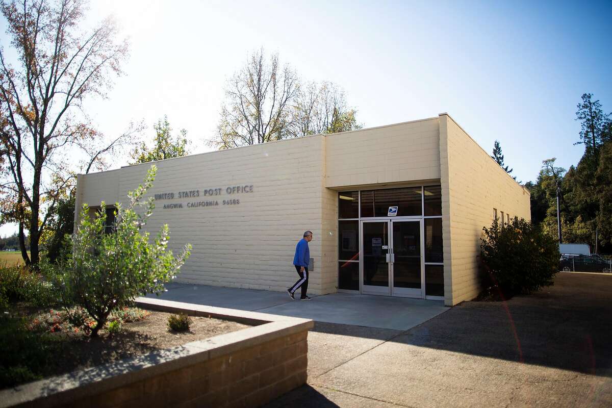 The Angwin post office is with electricity during a PG&E power shut off because it is receiving power from a PG&E temporary generator during a power outage , Angwin, California, November 21st, 2019. The fire department, along with a small medical building, bank, an apartment building and the post office is being run by a PG&E temporary generator during a power outage by PG&E during a red flag fire warning. PG&E is experimenting with ways to keep the lights on for some essential main street services during its public safety power outages. It�s set up microgrids in the small Napa County towns of Angwin and Calistoga.