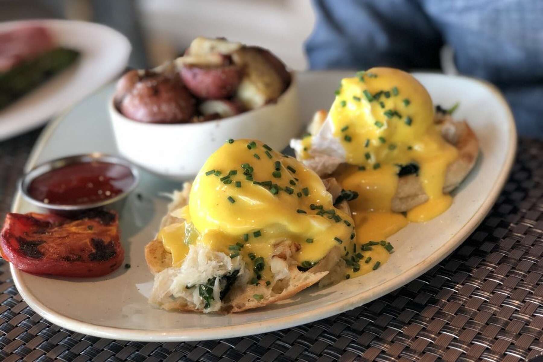 best crab cake eggs benedict near me