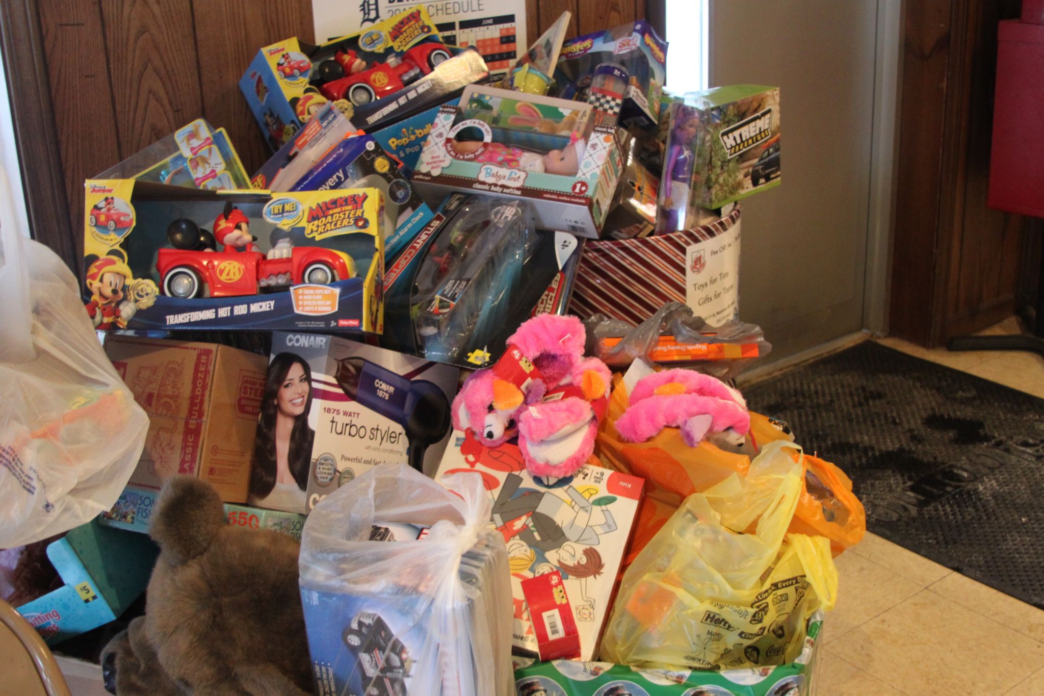 FiveCAP accepting applications for Toys for Tots/Gifts for Teens