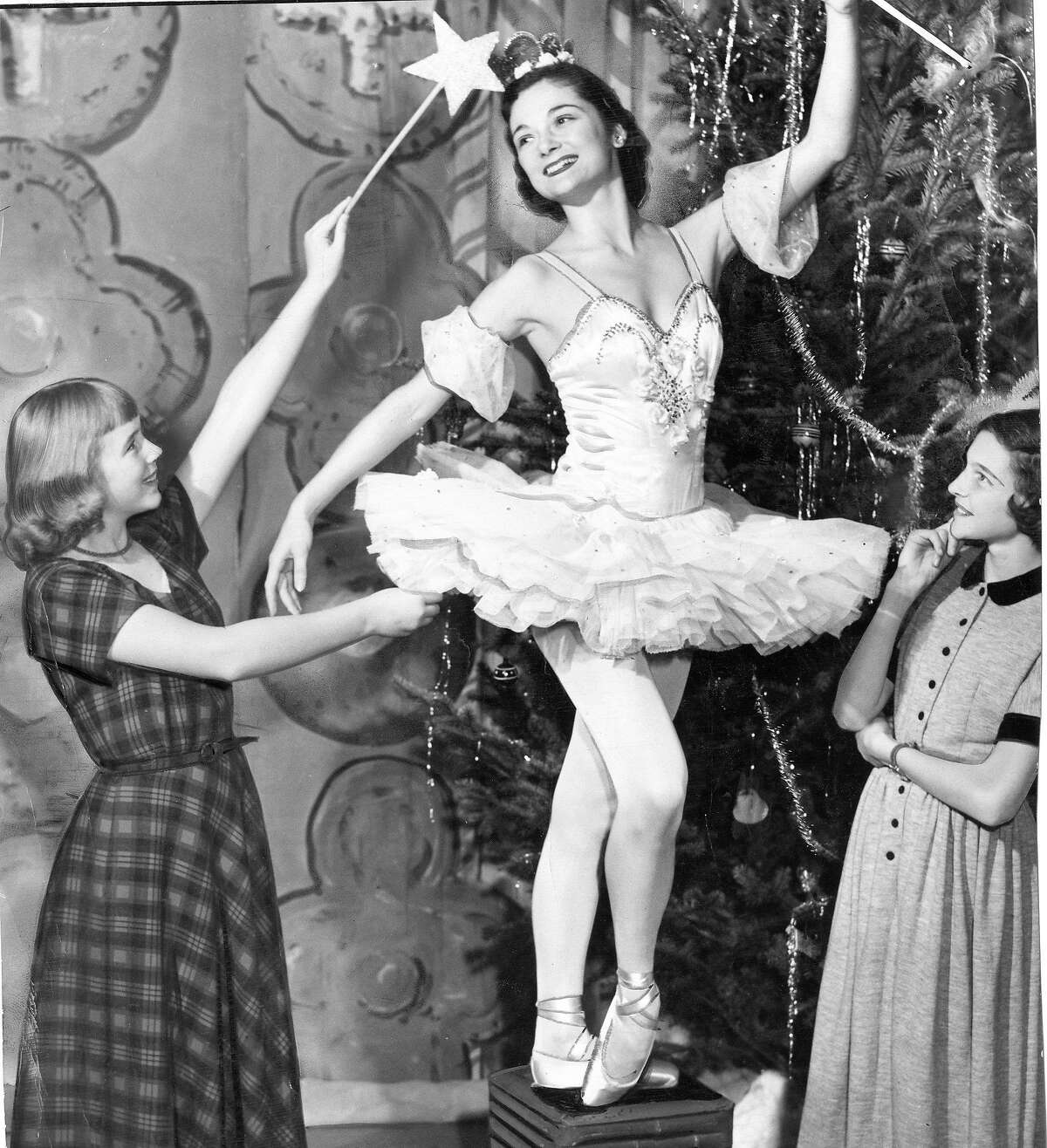 Carla Raven , Jocelyn Vollmar, and Mimi London at the dress rehearsal of San Francisco Ballet's Nutcracker, December 6, 1949 Photo ran 12/18/1949, P. 1 Datebook