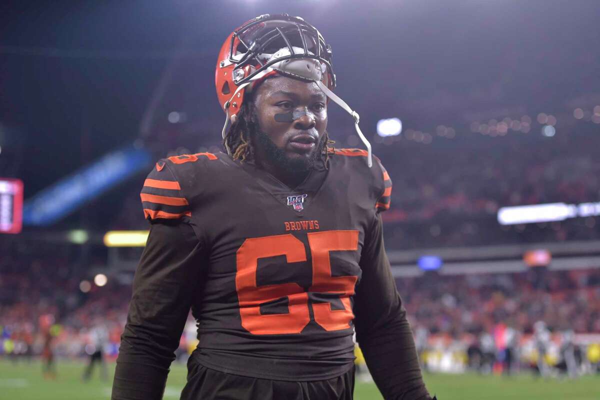 Myles Garrett ejected after assaulting QB Mason Rudolph with helmet in the  final seconds of Browns vs. Steelers game