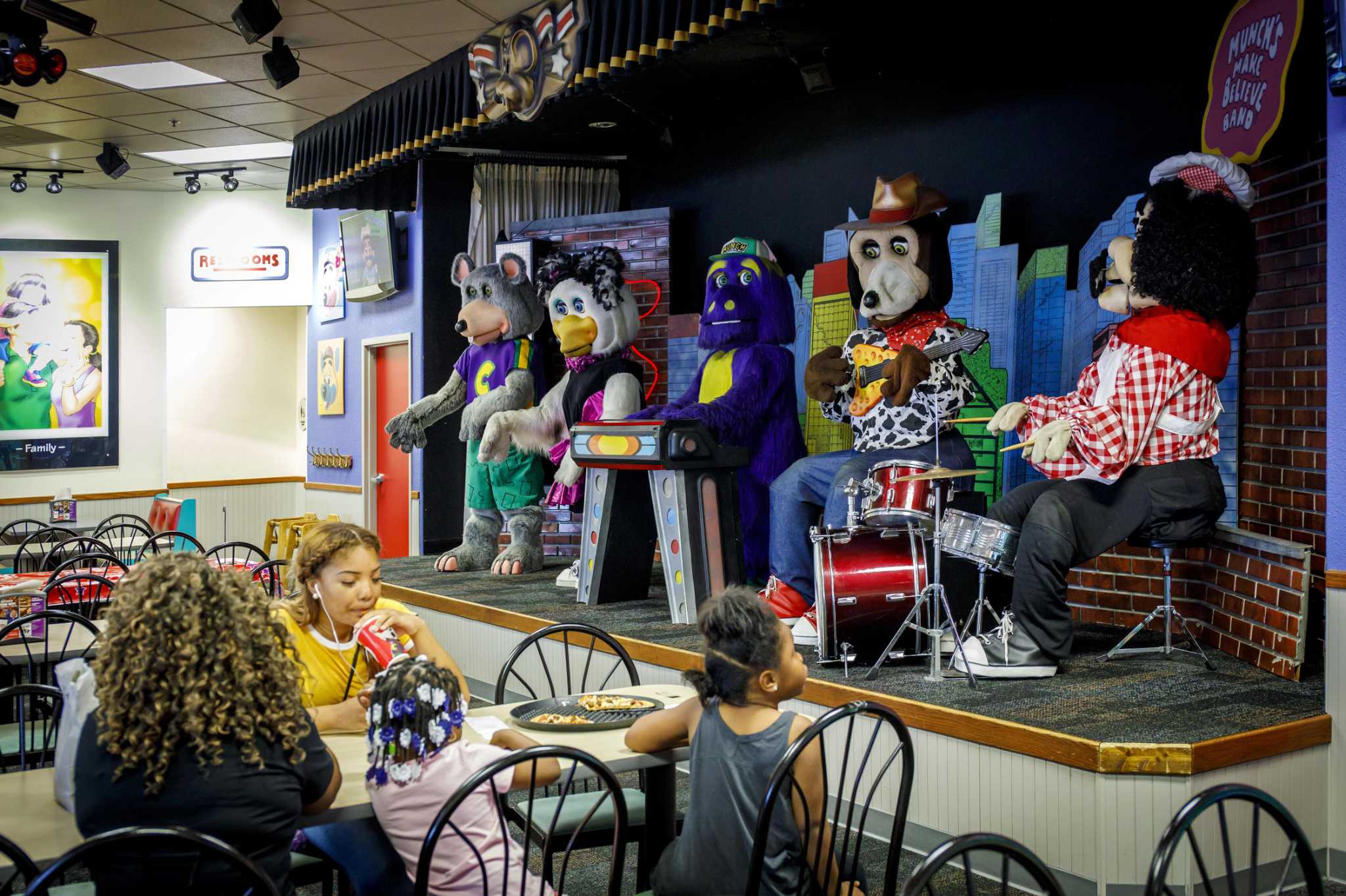 Chuck E. Cheese chain getting a makeover