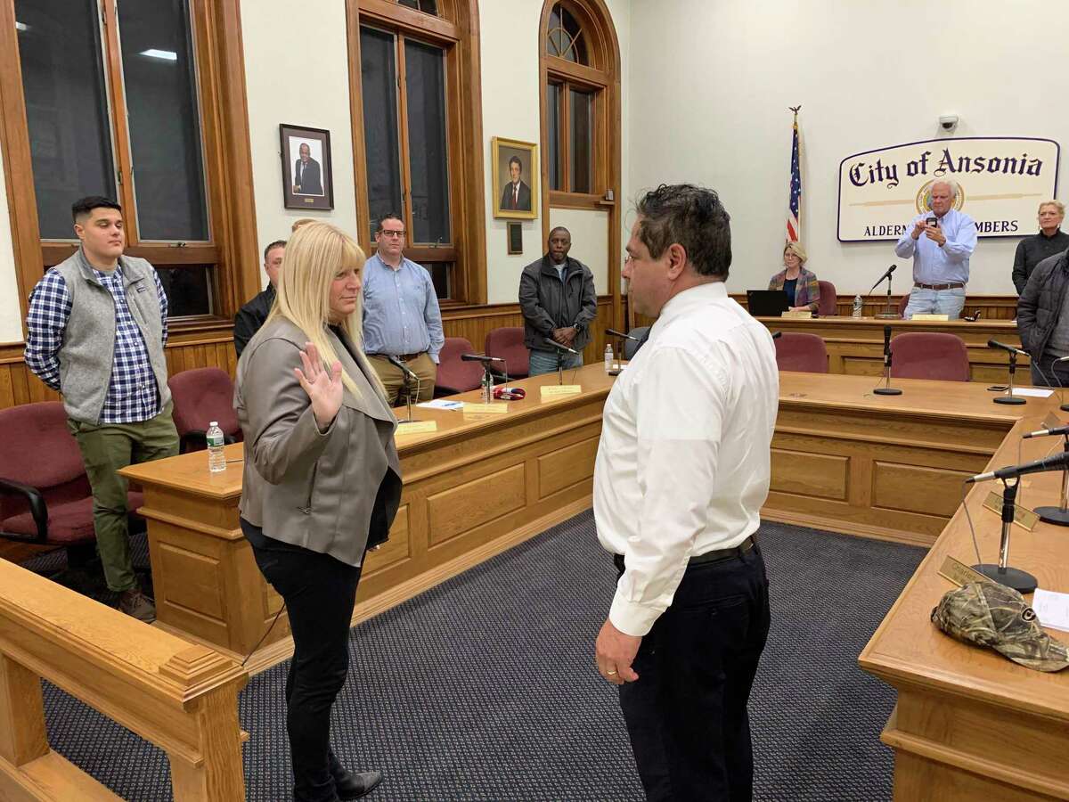 Ansonia Mayor David Cassetti swears in Bobbi Tar as the Board of Aldermen’s choice to fill a vacancy on the Board of Education during their Nov. 22, 2019 special meeting.