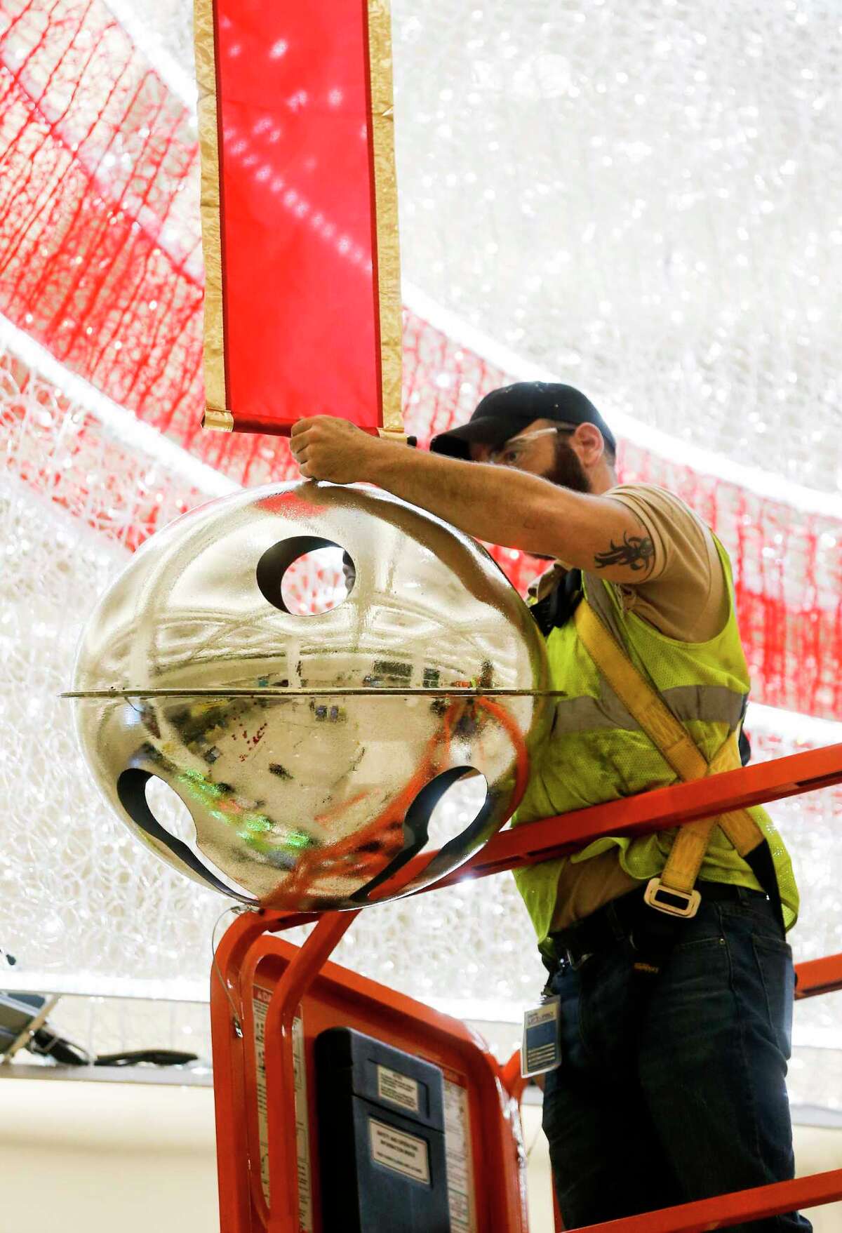 In one long night, workers deck the terminals of Bush Intercontinental Airport to lift spirits