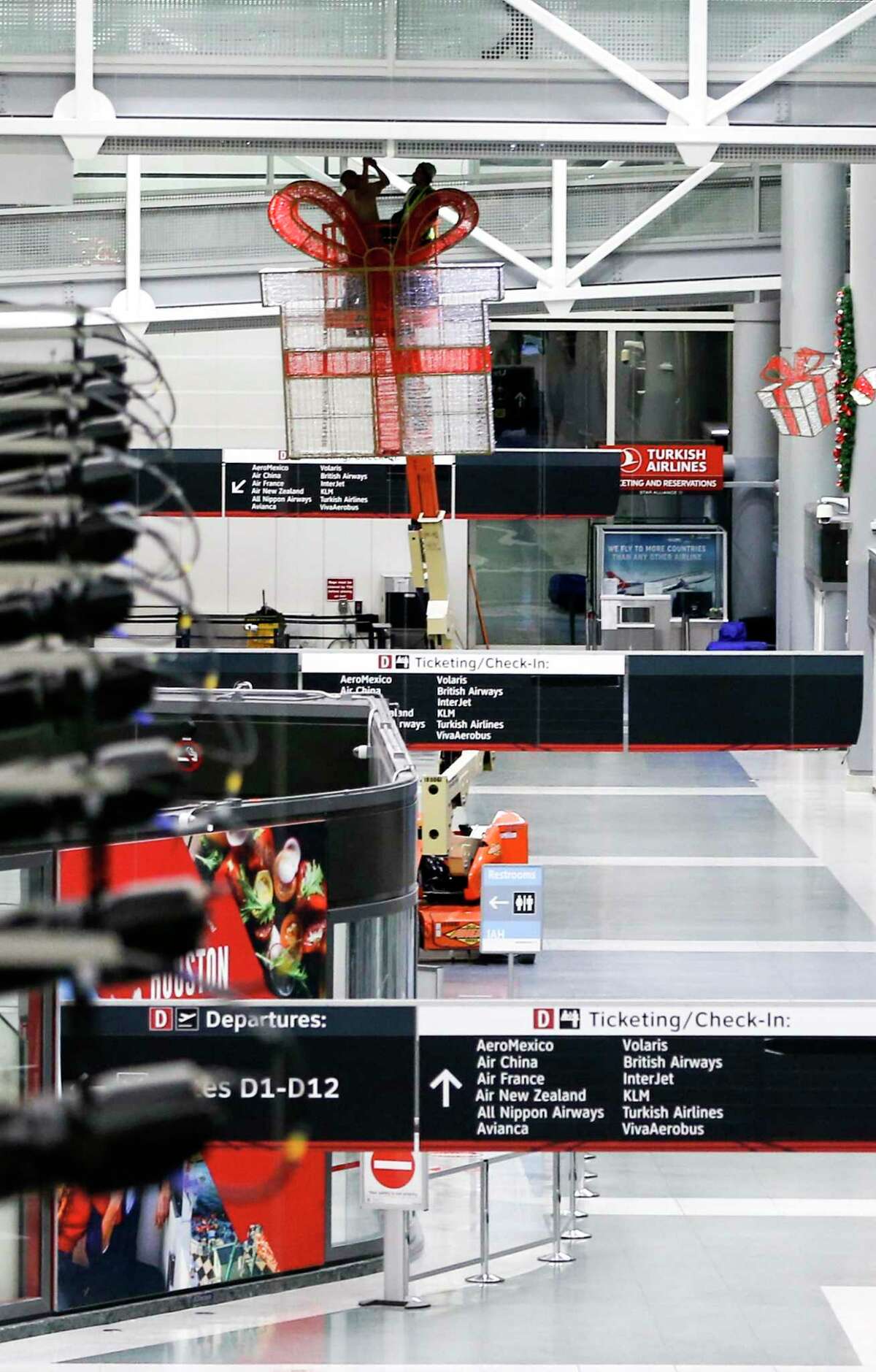 In one long night, workers deck the terminals of Bush Intercontinental Airport to lift spirits