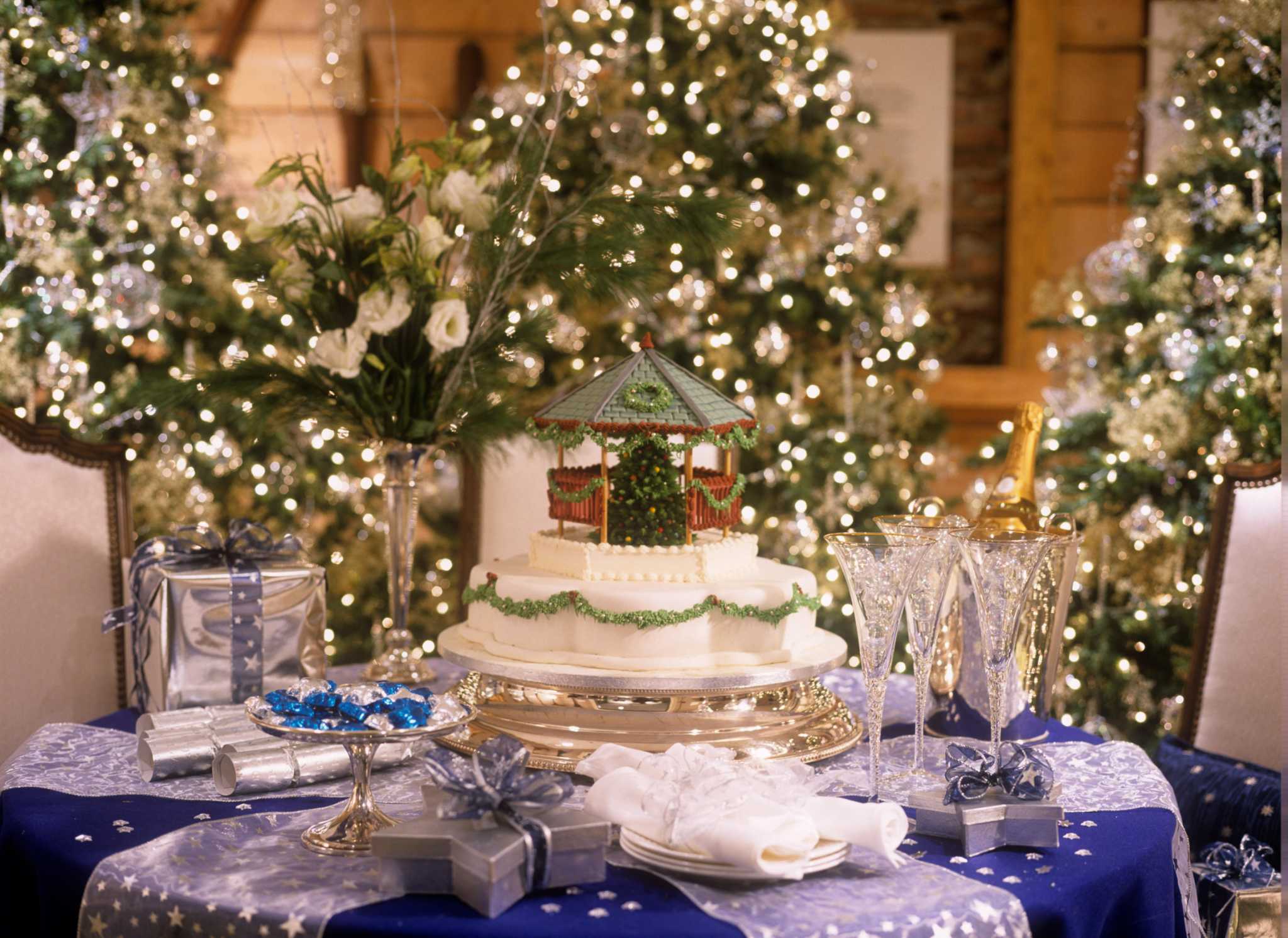 interfaith-families-can-create-holiday-fusion-with-hanukkah-and-christmas-decor