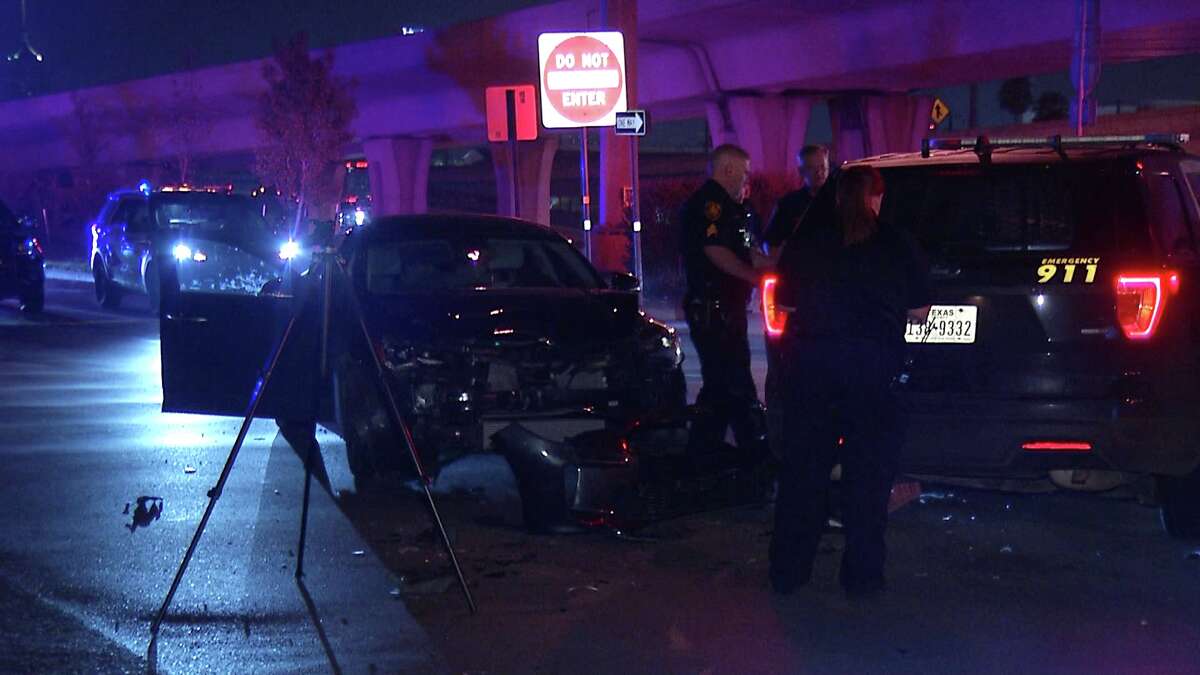 One Woman Arrested After Allegedly Crashing Into Sapd Patrol Car 7827