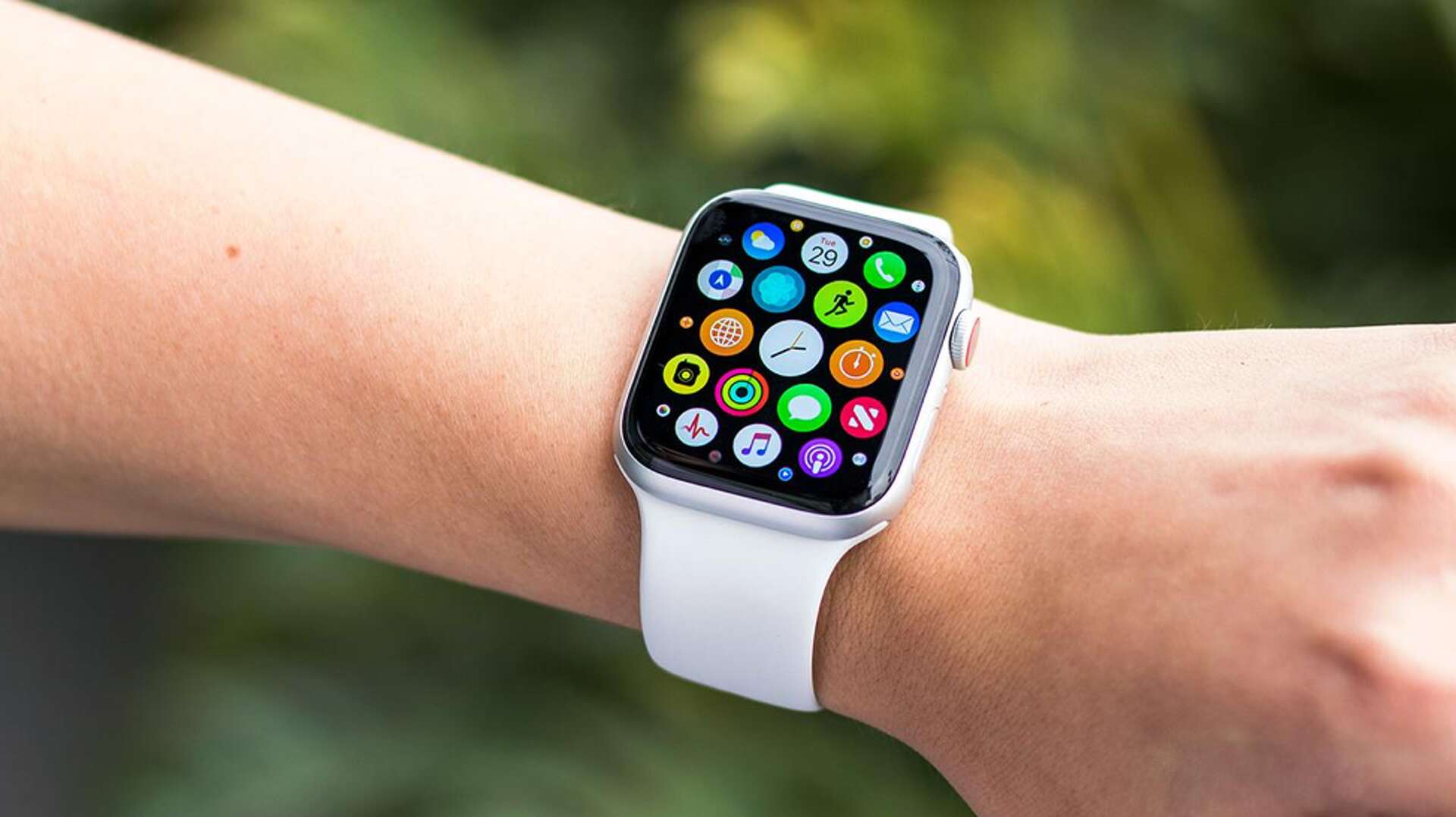 Slickdeals apple watch 4 on sale