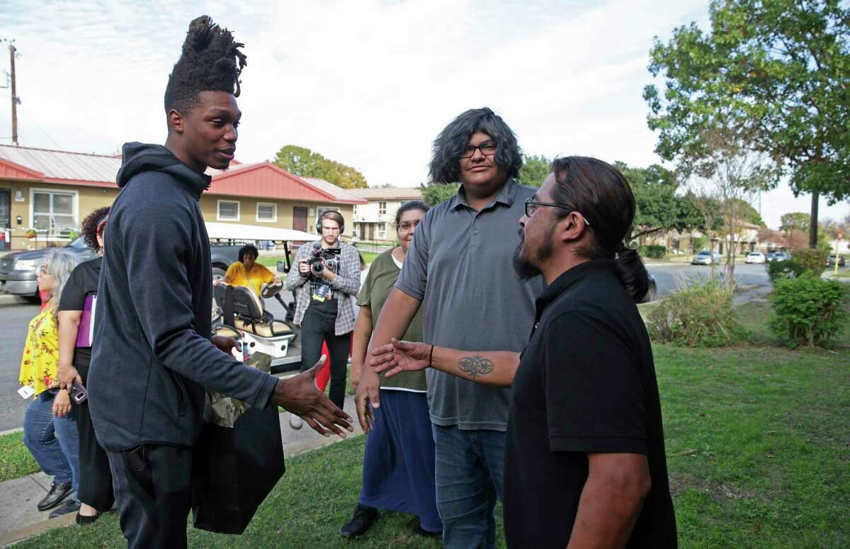 Spurs guard Lonnie Walker IV and his foundation is giving back to the community in the form of free fresh cuts.