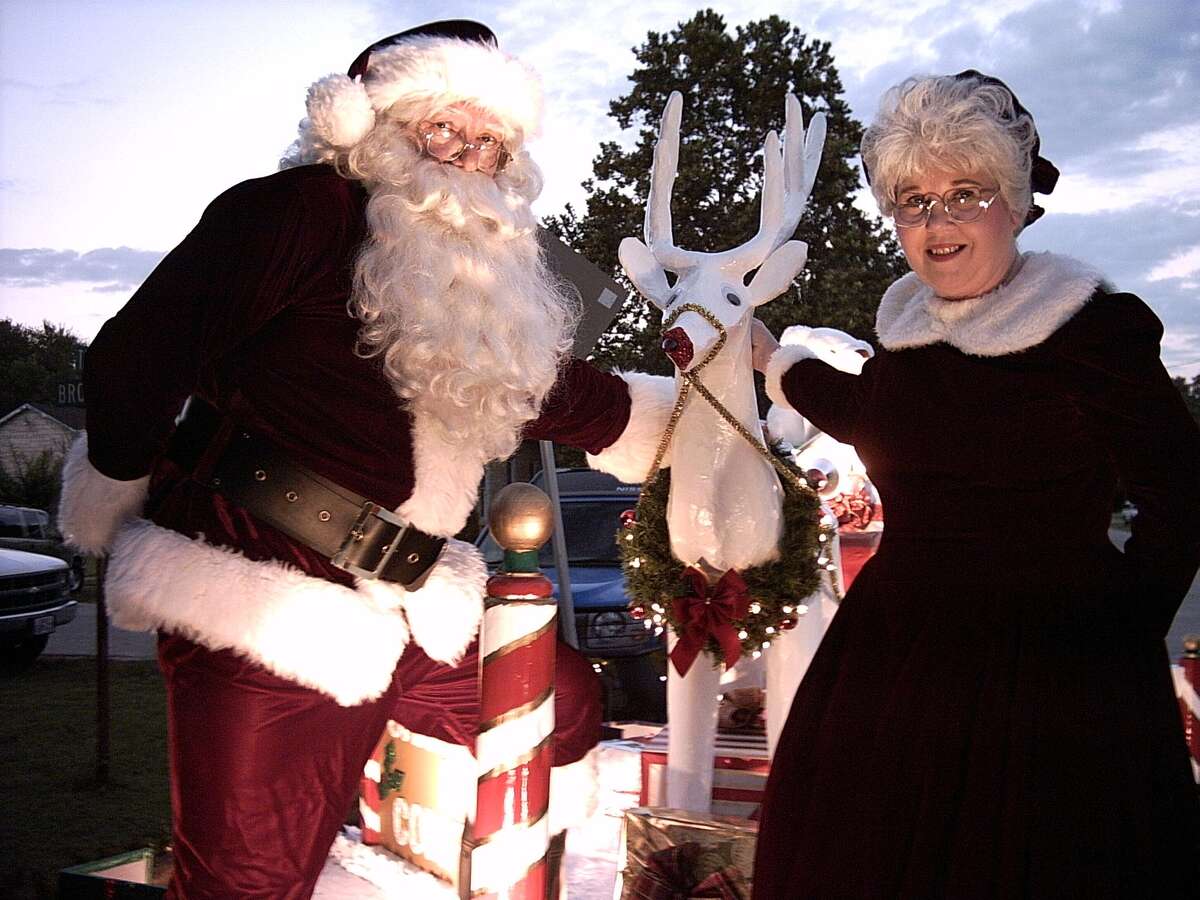 Christmas in Comfort Parade celebrating 30th year anniversary as Hill