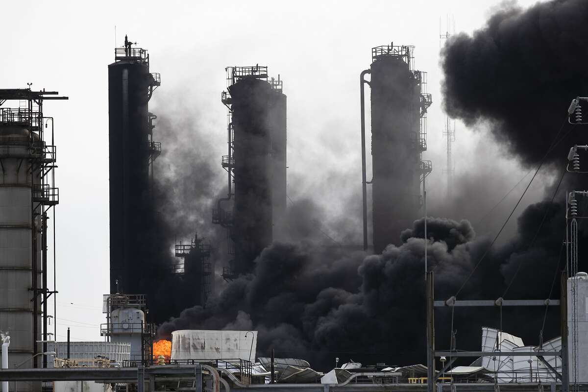 8 hurt, 30,000 evacuated after Texas chemical plant rocked by two