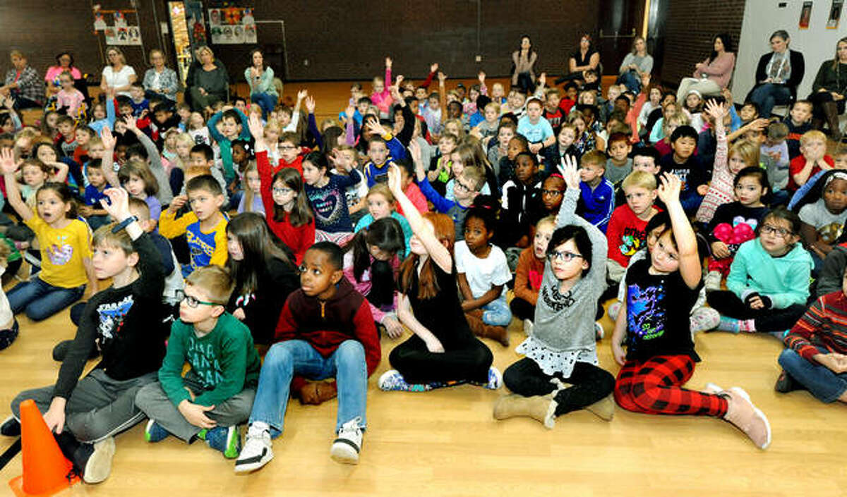 Meteorologist talks weather with Nelson Elementary students