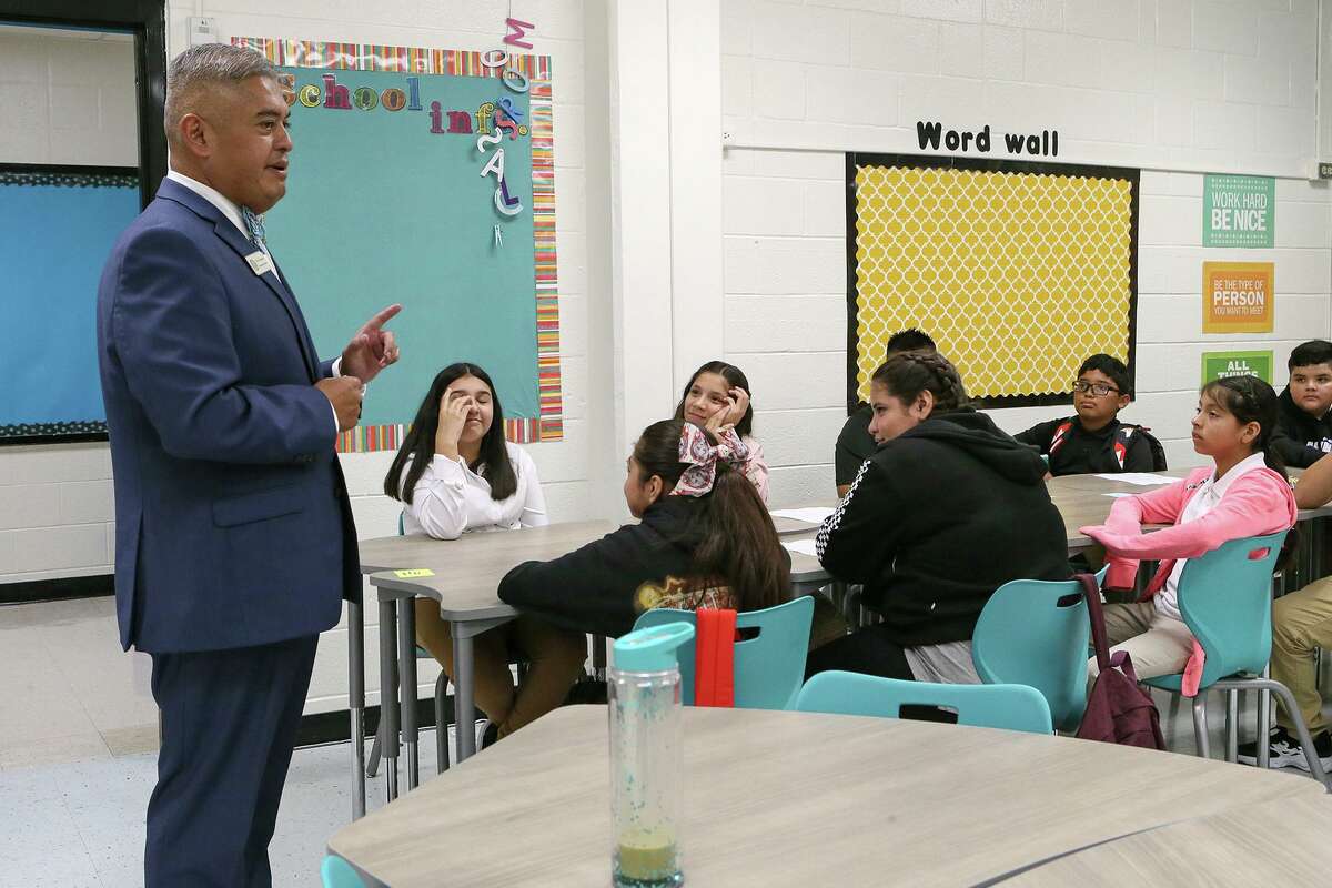 Edgewood ISD Superintendent Eduardo Hernandez visits Yaqueline Tijerina's sixth grade classroom at Brentwood STEAM, a new innovation program, on the first day of the 2019-2020 school year.