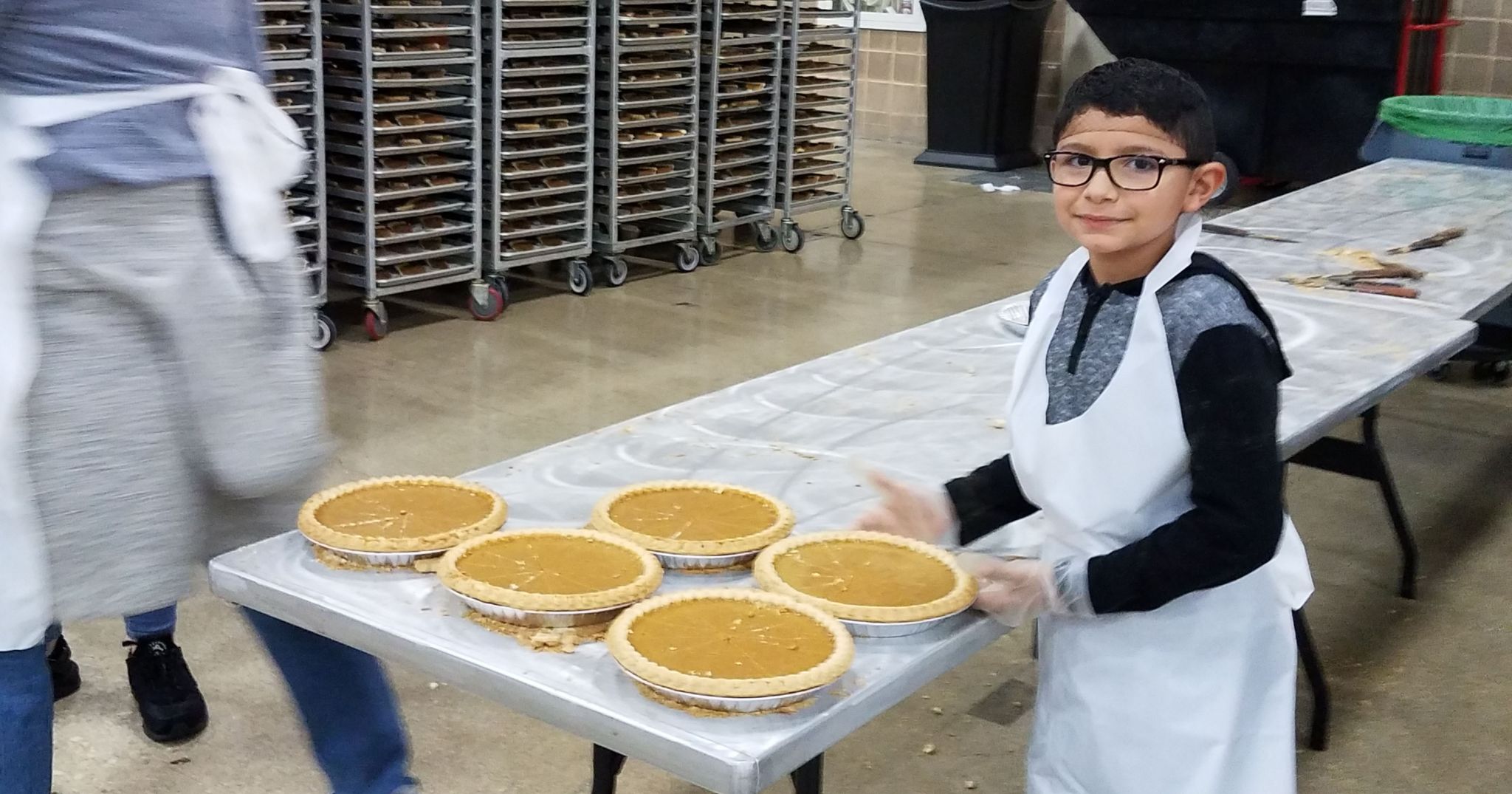 Raul Jimenez Thanksgiving Dinner Feeds Thousands And Warms Hearts In ...