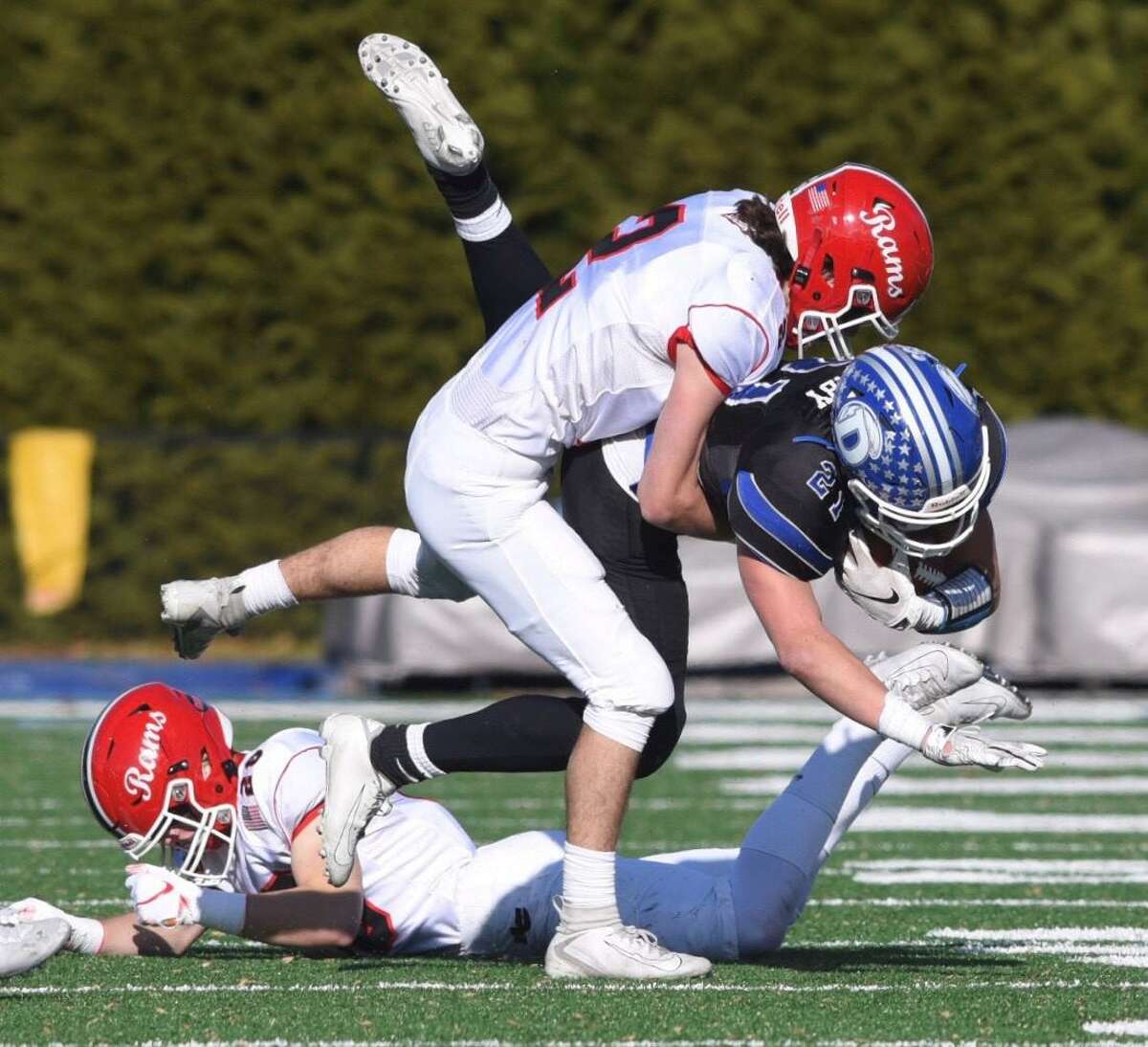 New Canaan and Darien youth football players enjoy New York Giants camp