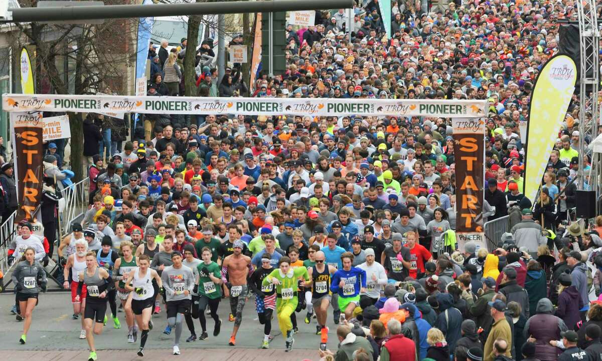 Troy Turkey Trot draws more than 4,000 runners and a handcycle