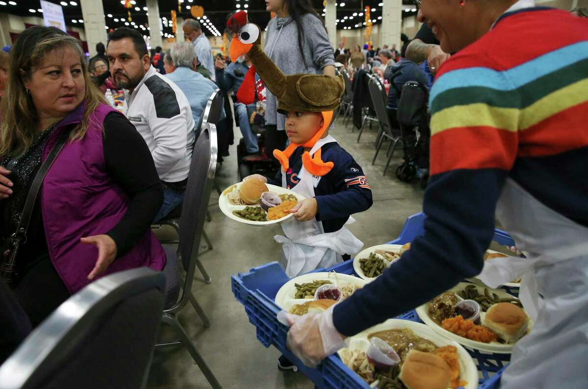 Raul Jimenez Thanksgiving Dinner Feeds Thousands And Warms Hearts In ...