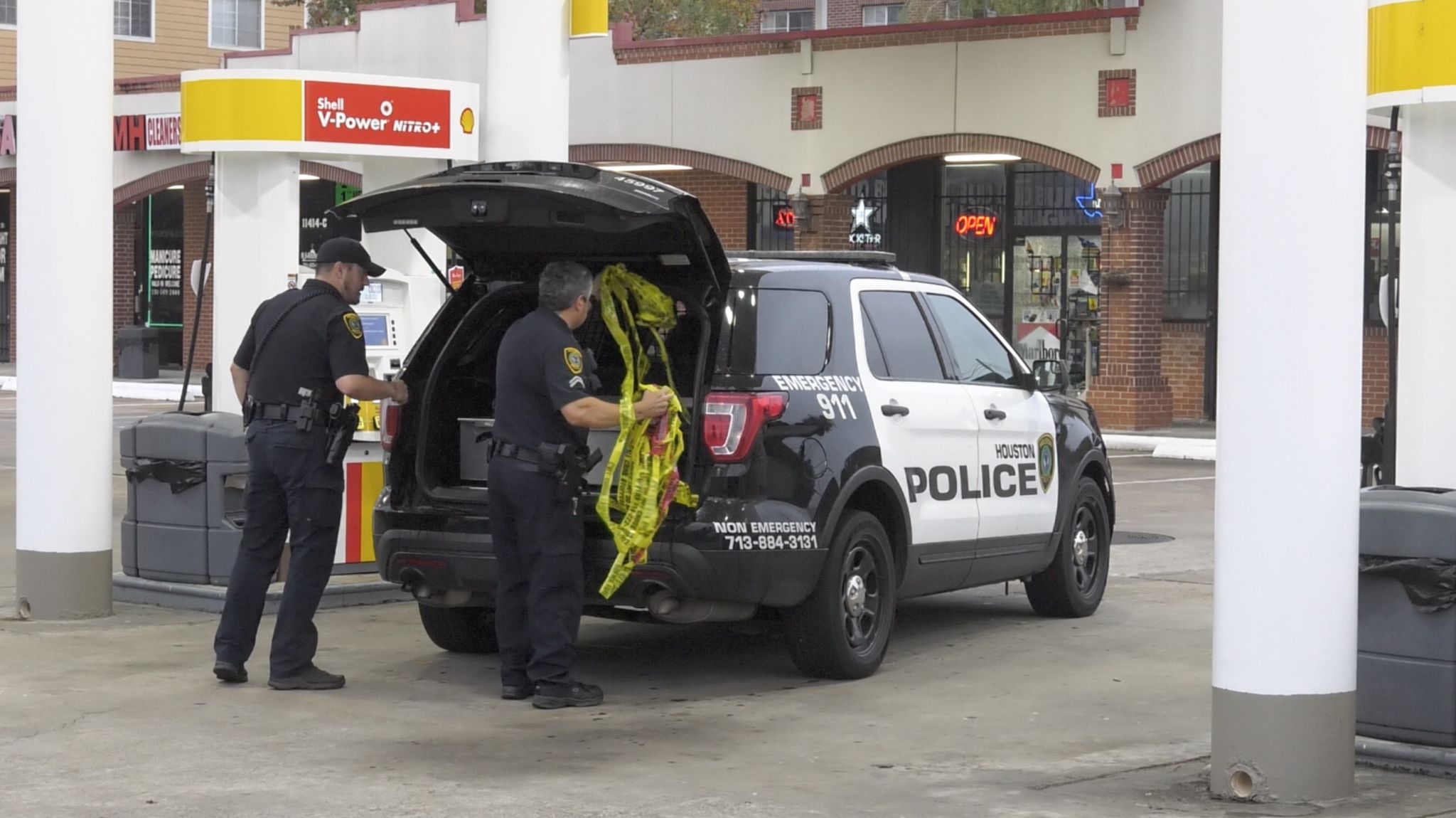 Suspect Shot During West Houston Gas Station Robbery