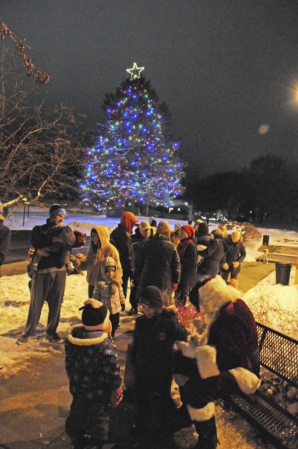 Final hospital tree lighting event set