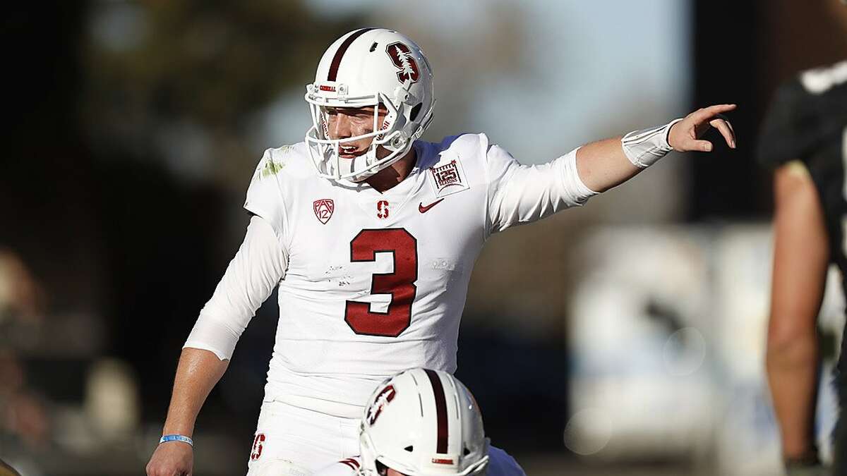 Senior QB K.J. Costello helps Stanford teammates despite injuries