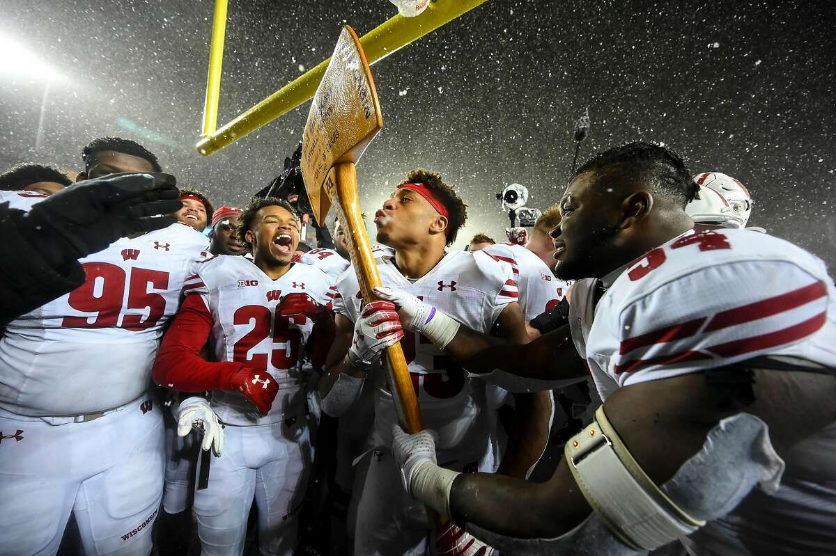 Badgers take back Axe in snowy 38-17 win vs. Gophers