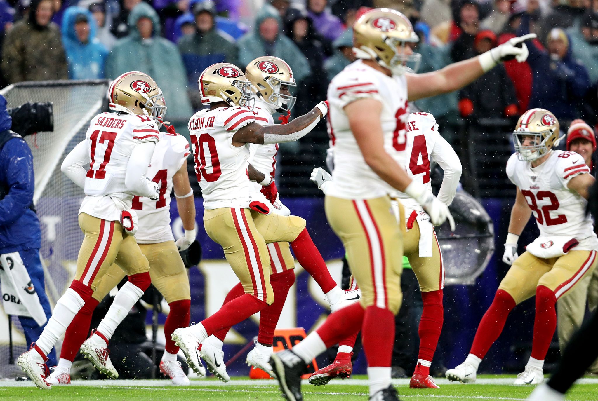 Santa Clara, California, USA. 17th Nov, 2019. San Francisco free safety  Jimmie Ward (20) celebrate a big win 49ers fans after the NFL Football game  between the Arizona Cardinals and the San