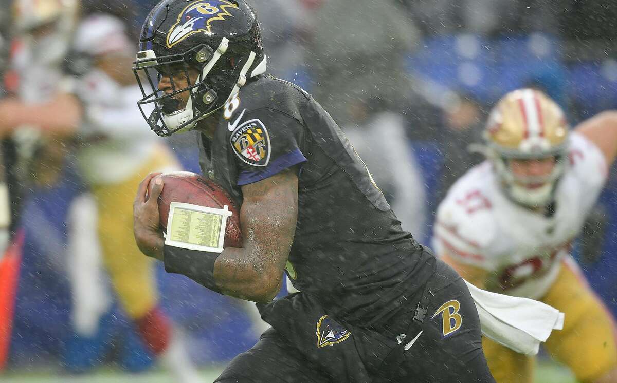 Baltimore, United States. 01st Dec, 2019. Baltimore Ravens tight end Mark  Andrews (89) celebrates a 20-yard touchdown pass against the San Francisco  49ers during the first half of an NFL game at