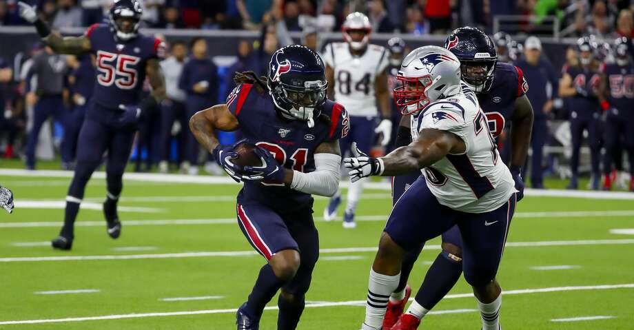 Houston Texans cornerback Bradley Roby (21) runs back a 22-yard interception during the first quarter of an NFL football game at NRG Stadium on Sunday, Dec. 1, 2019, in Houston. Photo: Brett Coomer/Staff Photographer