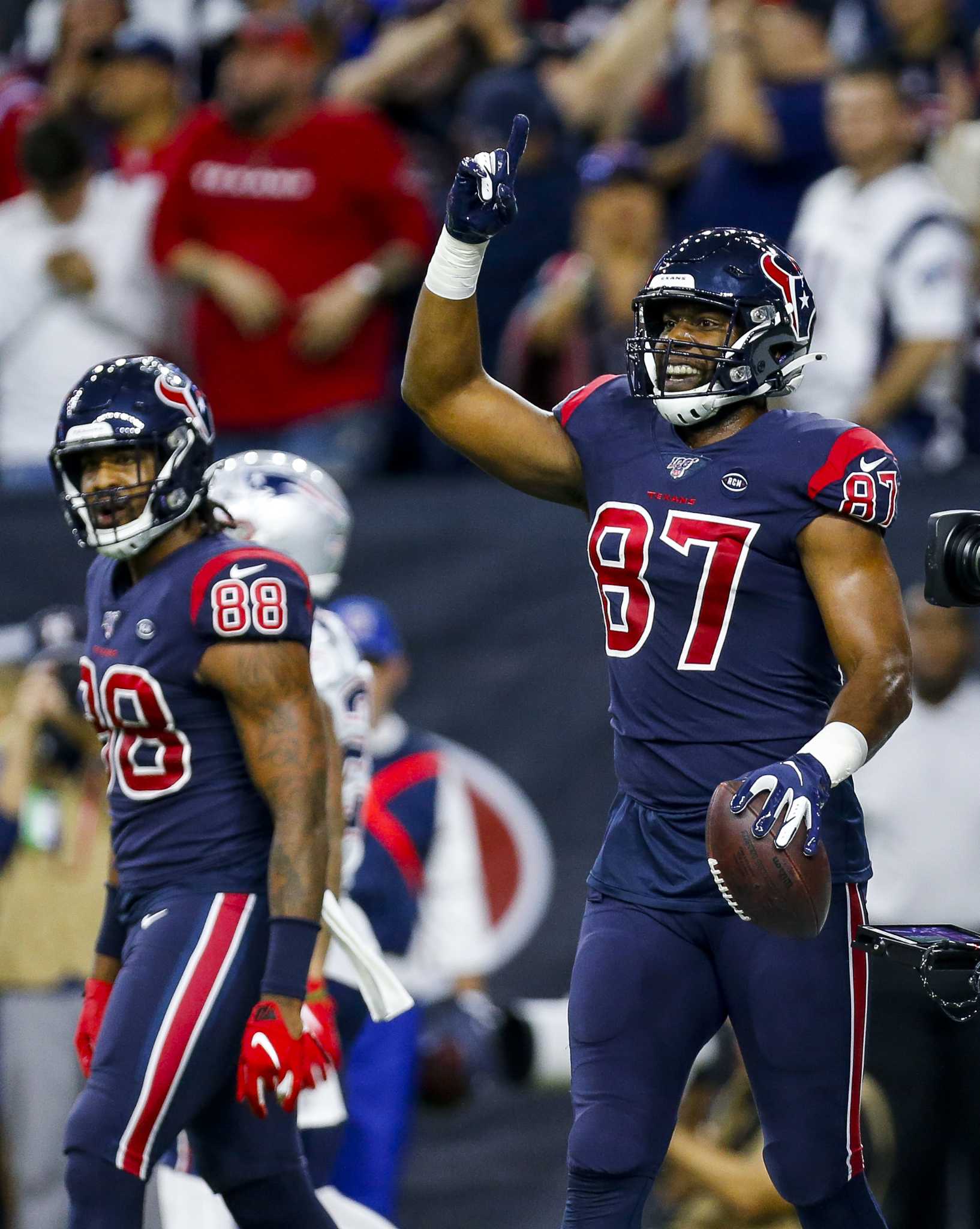 Watson throws 3 TDs, catches another; Texans top Pats 28-22