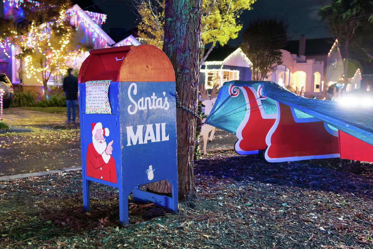 What it’s like to live on Alameda's Christmas Tree Lane