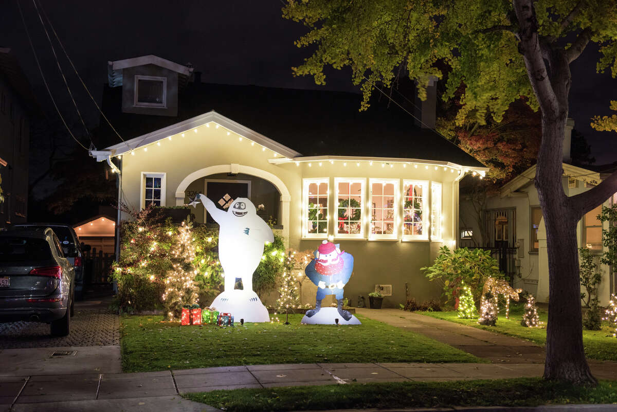 What it’s like to live on Alameda's Christmas Tree Lane